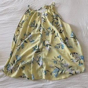 Francesca’s flowy yellow tank top